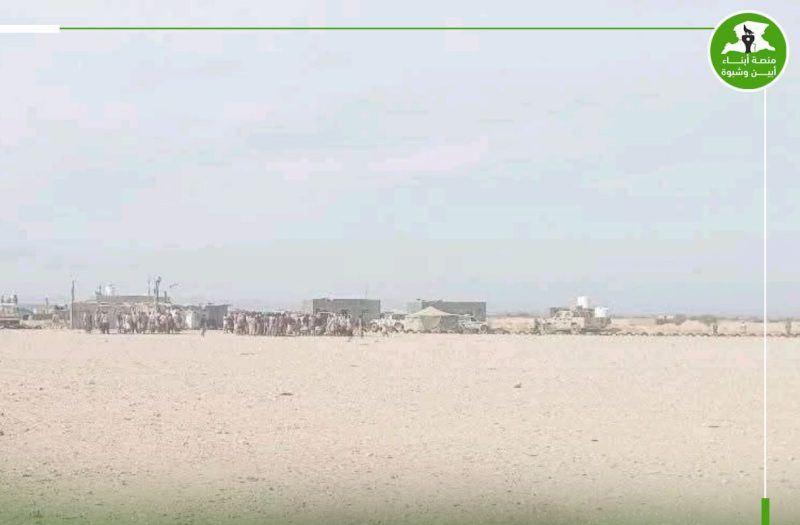 شجار وتوتر داخل معسكر نوخان بـشبوة والجنود يمنعون قائد اللواء من دخول المعسكر