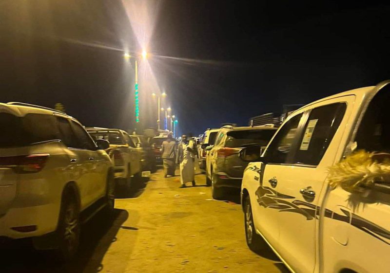 منفذ الوديعة يشهد ازدحاماً شديداً مع تزايد أعداد المسافرين إلى السعودية