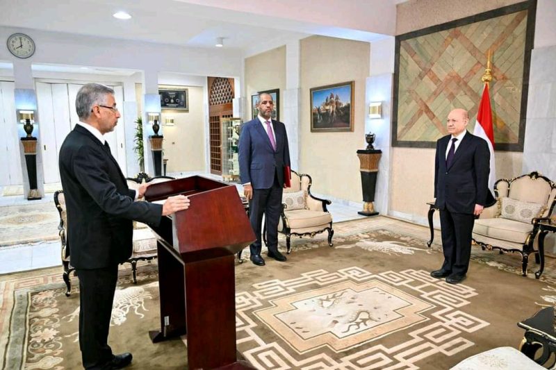 السفير اليمني الجديد لدى واشنطن يؤدي اليمين الدستورية في سفارة اليمن بالرياض