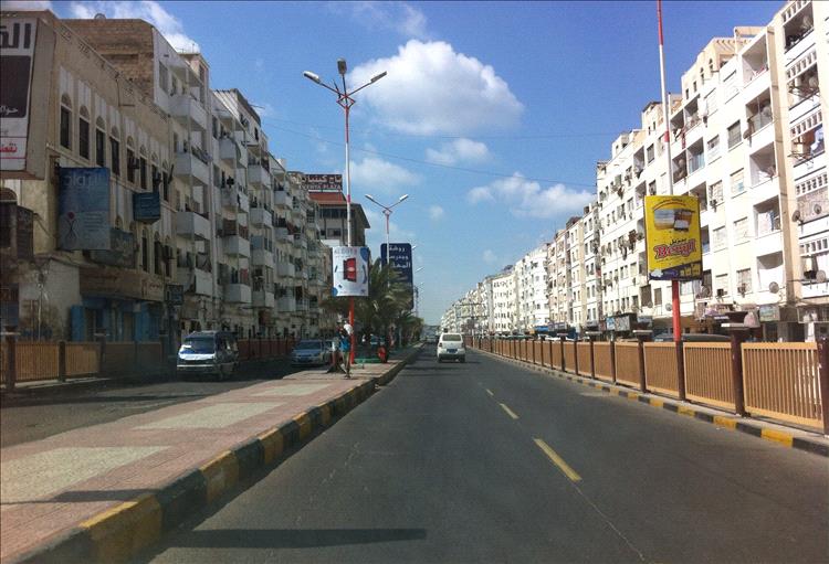 أزمة مياه خانقة في المعلا بعدن.. ومواطنون يحذرون من احتجاجات.
