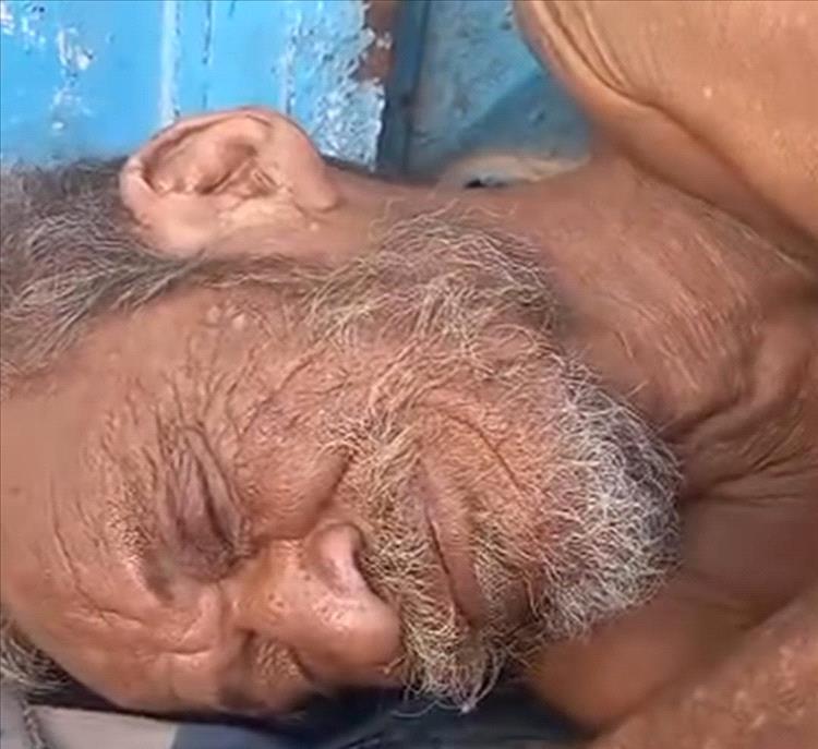وفاة رجل مسن أمام مسجد العيدروس بعدن في ظروف غامضة