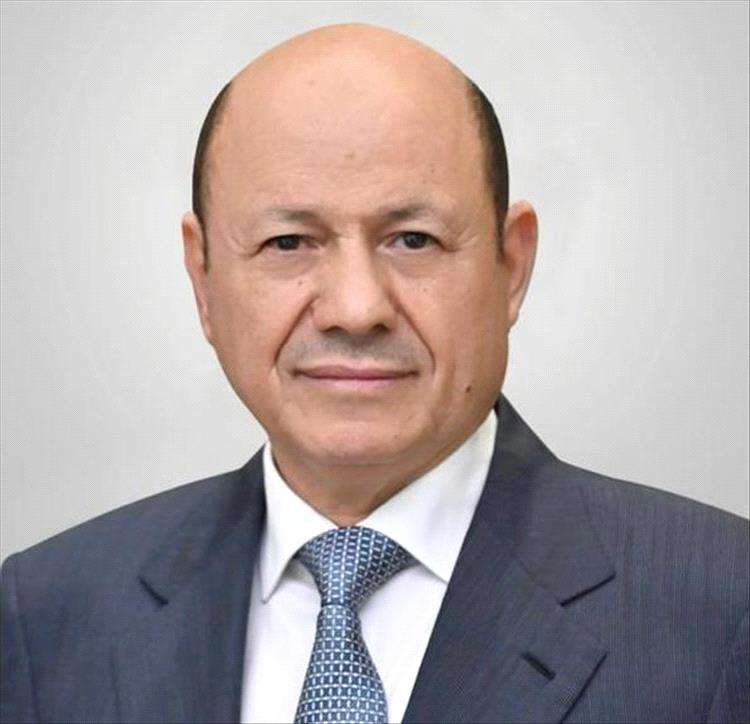 رئيس مجلس القيادة الرئاسي يغادر عدن لمشاورات إقليمية ودولية حول دعم اليمن.
