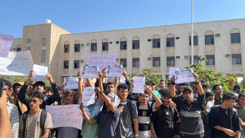 طلاب جامعة عدن يرفضون استمرار الإضراب ويهددون بالتصعيد