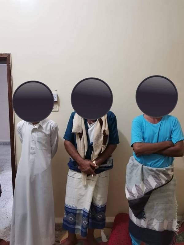 المهرة..إدارة مكافحة المخدرات تضبط ثلاثة مروّجين في ضواحي الغيضة
