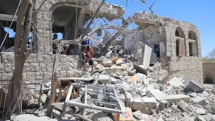 طيران العدوان الأمريكي يدمر مركزا صحيا في حجة