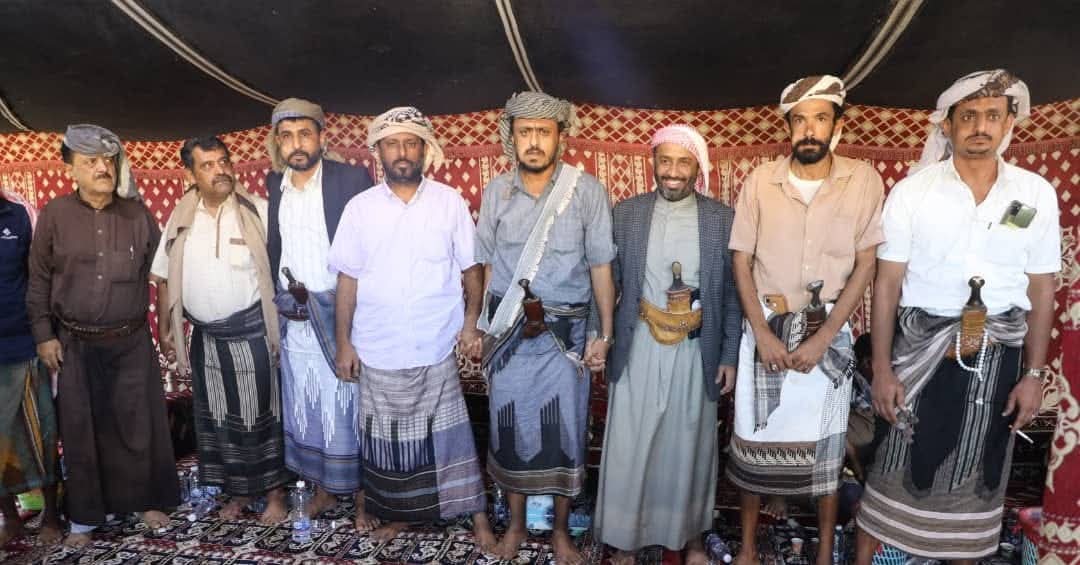 الشيخ بن حبريش يستقبل وفدًا من مشايخ ووجهاء أبين