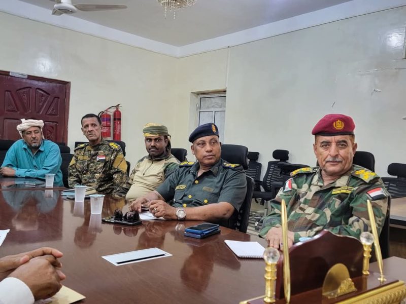 توجيهات  بالتضييق على اليمنيين القادمين إلى سقطرى في ظل تدفق السياح الأجانب عبر طيران الإمارات