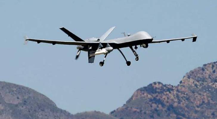 طائرة مسيّرة تستهدف سيارتين على خط العبر.. ومقتل شخص مجهول الهوية ونجاة آخرين