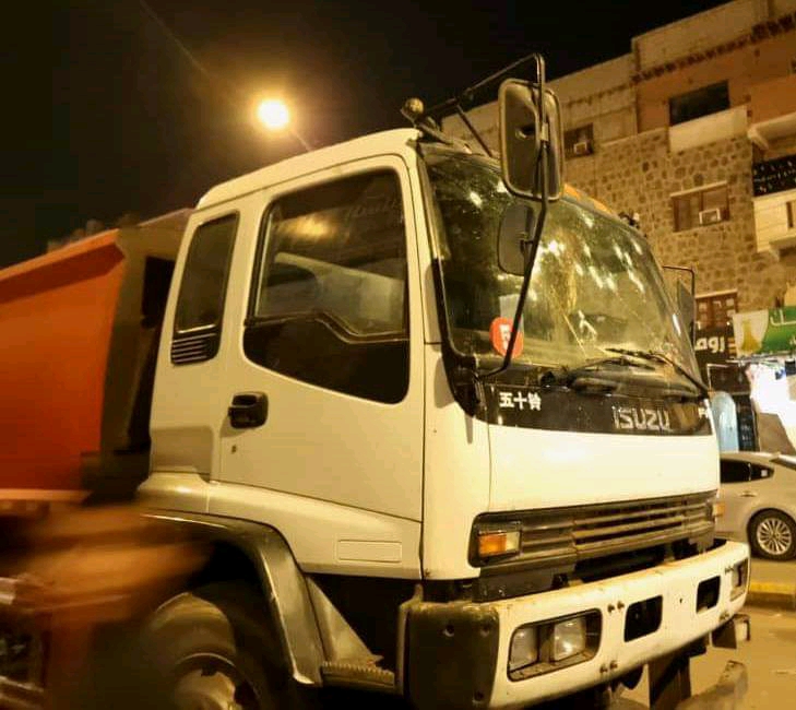أبين.. مسلحون يسطون على سيارة صندوق النظافة في زنجبار وإطلاق نار يستهدف أخرى