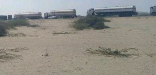 إحتجاجا على وفاة محتجز في عدن، قبائل آل إلحاق تقطع الخط الدولي شرق أحور