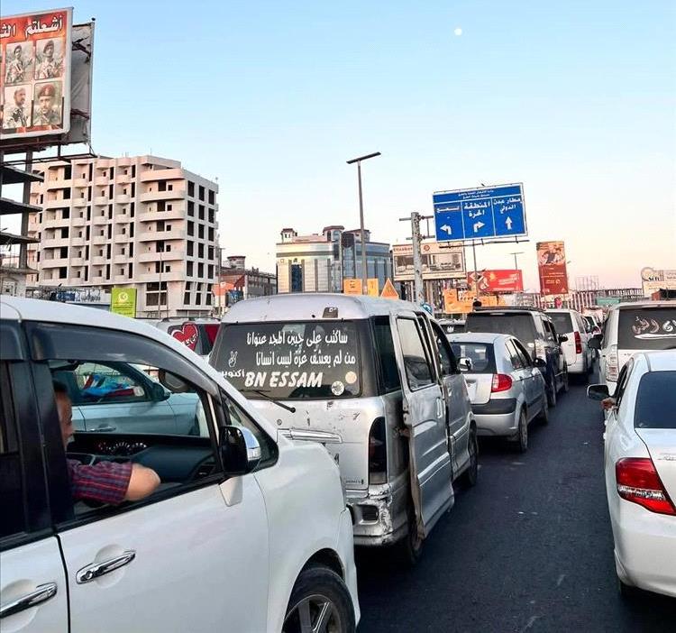 شلل مروري في عدن بعد اعتداء عناصر من الانتقالي على العميد القلعة.. وشرطة السير تواصل الإضراب لليوم الثاني