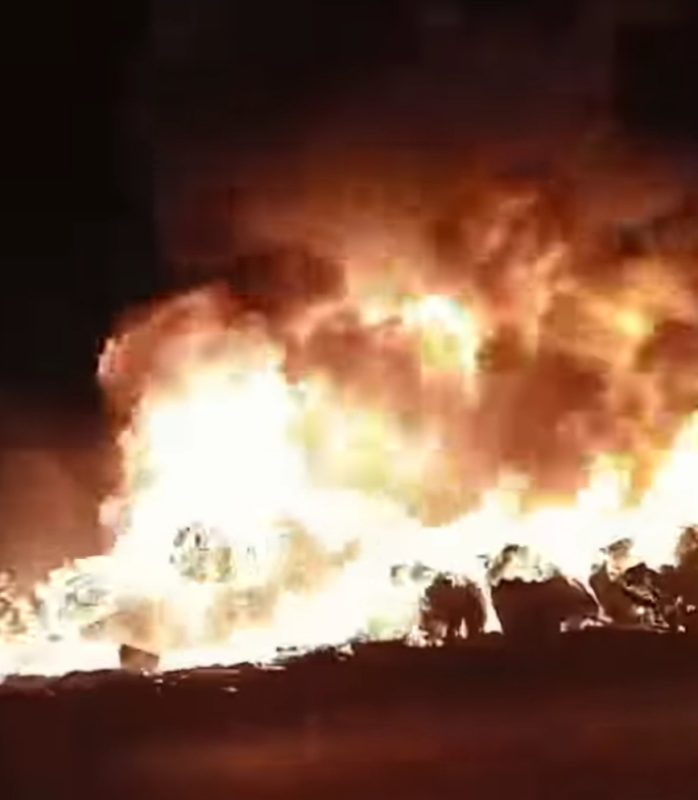 البيضاء ..انفجار ناقلة وقود يهز منطقة الشرية وحالة ذعر بين السكان