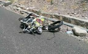 لحج .. وفاة مواطن وإصابة نجله إثر انقلاب دراجة نارية في القبيطة