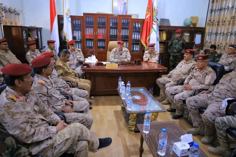 لجنة عسكرية تزور محور تعز