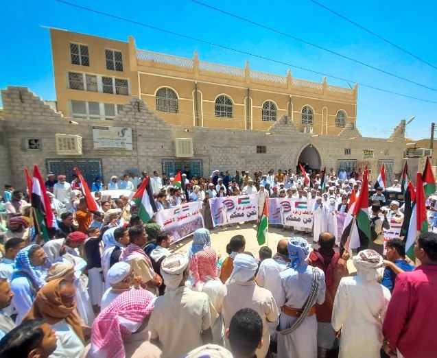 حضرموت: وقفة تضامنية حاشدة مع غزة تؤكد على الصمود في وجه الاحتلال