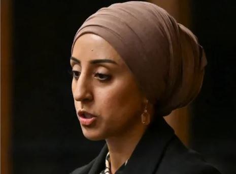 إسرائيل تحتجز نائبة بريطانية من أصول يمنية وتمنع دخولها تل أبيب