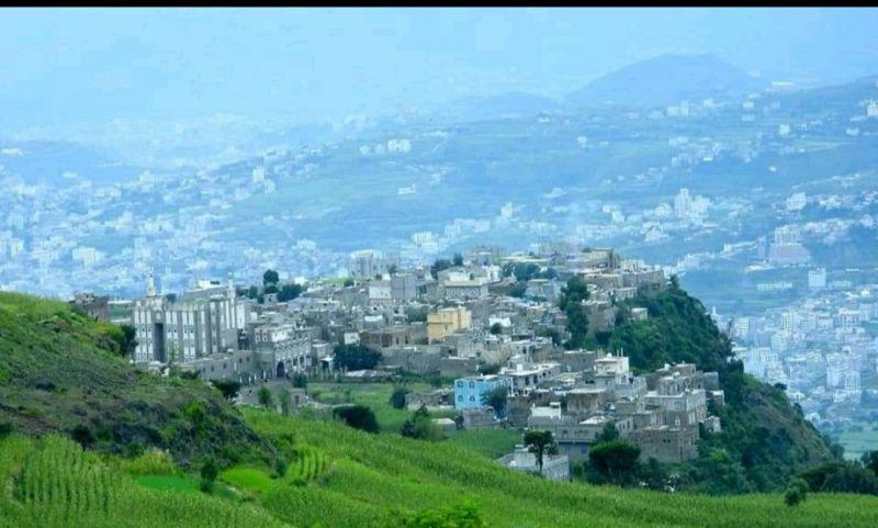 إب.. عصابة مسلحة تضرم النار في منزل تربوي بمنطقة حبيش