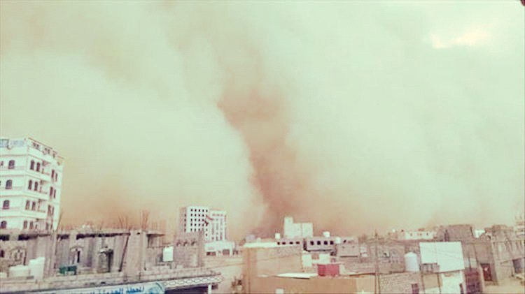الإنذار المبكر يحذر من كتلة غبار واسعة تتحرك نحو اليمن خلال 72 ساعة