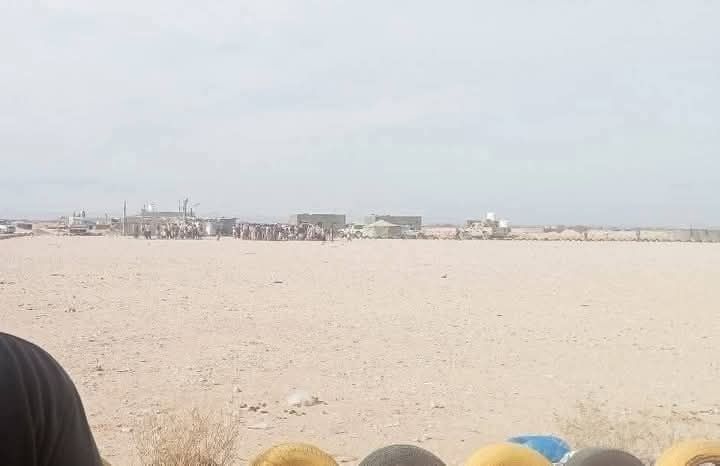 مليشيا الانتقالي ترسل تعزيزات إلى معسكر نوخان بعد خلافات بين أبناء شبوة وقيادة اللواء الخامس..