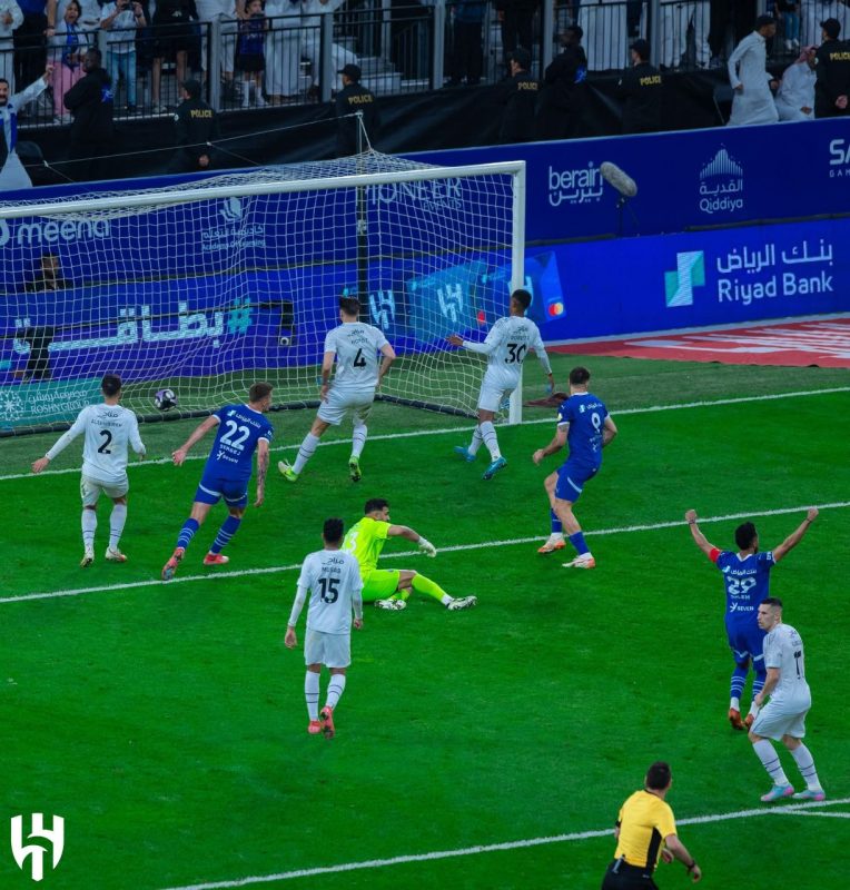 الاتحاد يعزز صدارته للدوري السعودي بتعثر الهلال أمام الشباب