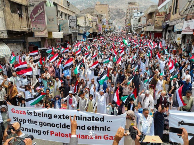 تعز.. مظاهرة حاشدة تنديدا بجرائم إسرائيل وللمطالبة بوقف العدوان على غزة