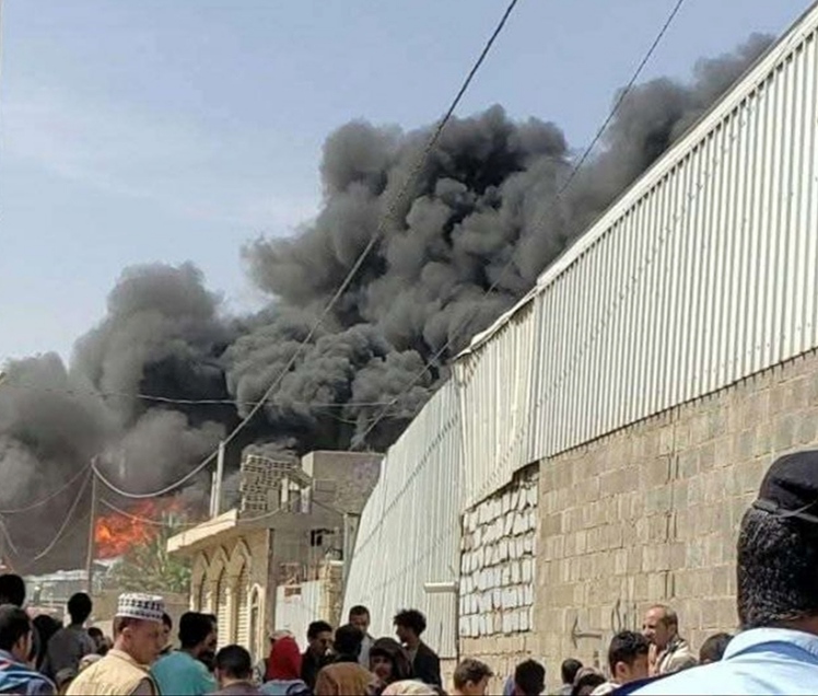 حريق كبير يندلع في مصنع للإسفنج شمال صنعاء