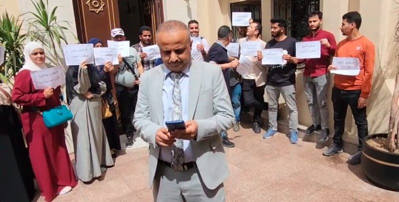 طلاب اليمن المبتعثون في مصر يحتجون مجددًا للمطالبة بمستحقاتهم المتأخرة