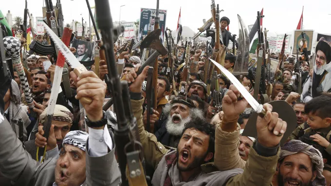 سي أن أن: الحوثيون يتحدون الضربات الأمريكية ويواصلون تصعيد هجماتهم 