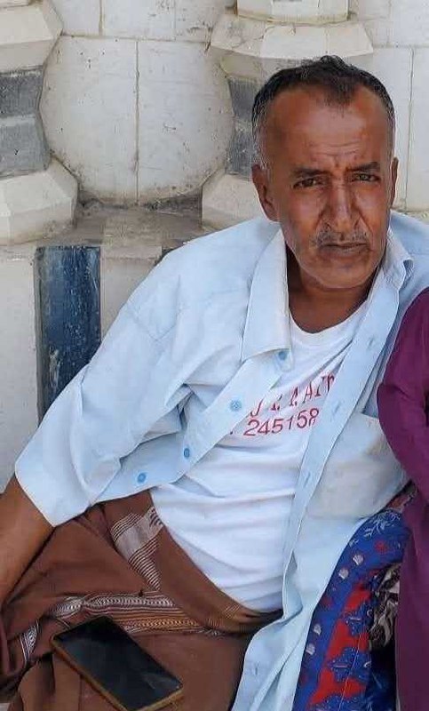 وفاة سائق شاحنة نقل ثقيل داخل شاحنته بطريق تعز عدن