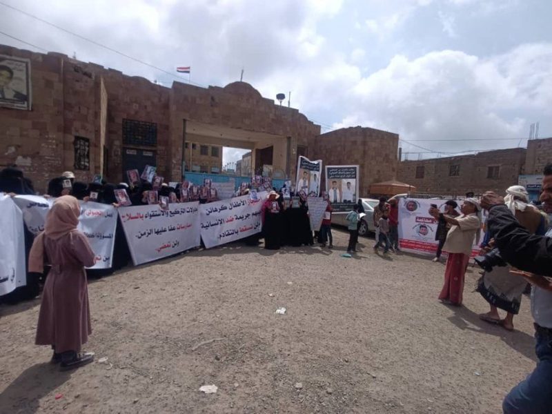 احتجاجات في تعز للمطالبة بالإفراج عن محتجزين لدى اللواء الرابع مشاة