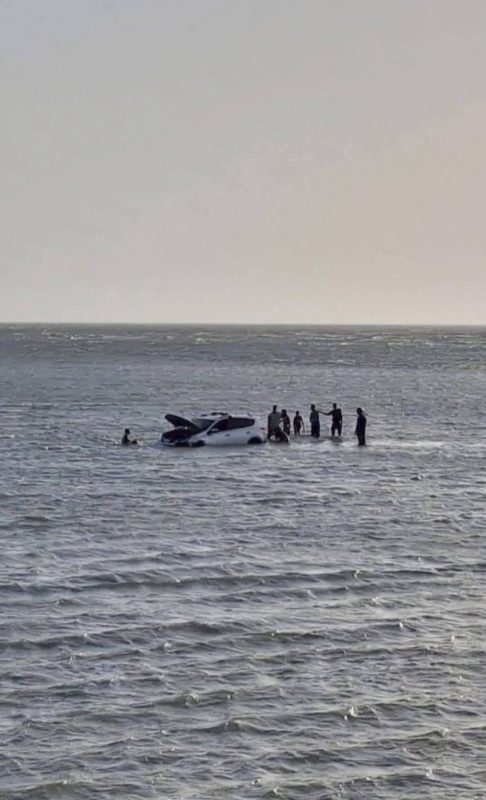 استمرار ارتفاع منسوب المياه والمد البحري في سواحل الحديدة