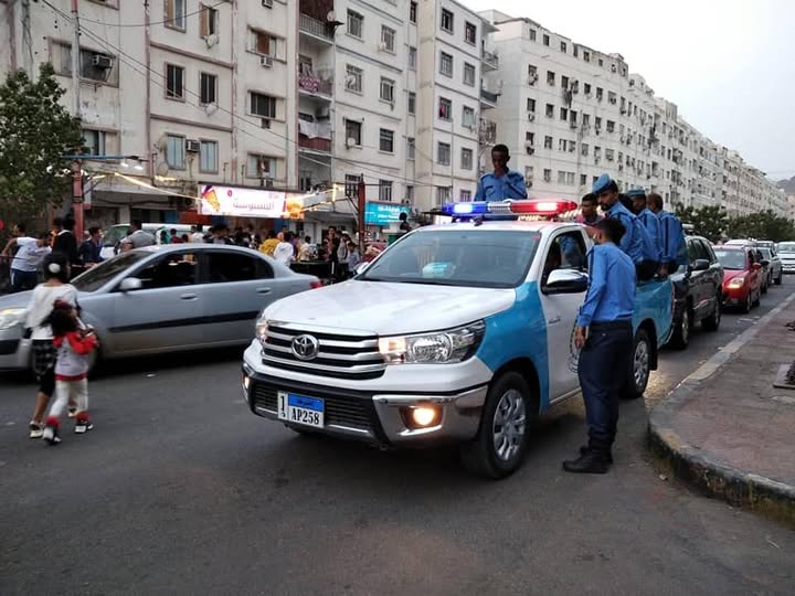 مرور عدن يرفع الإضراب ويؤكد مواصلة متابعته لقضية الاعتداء على العميد “القلعة”