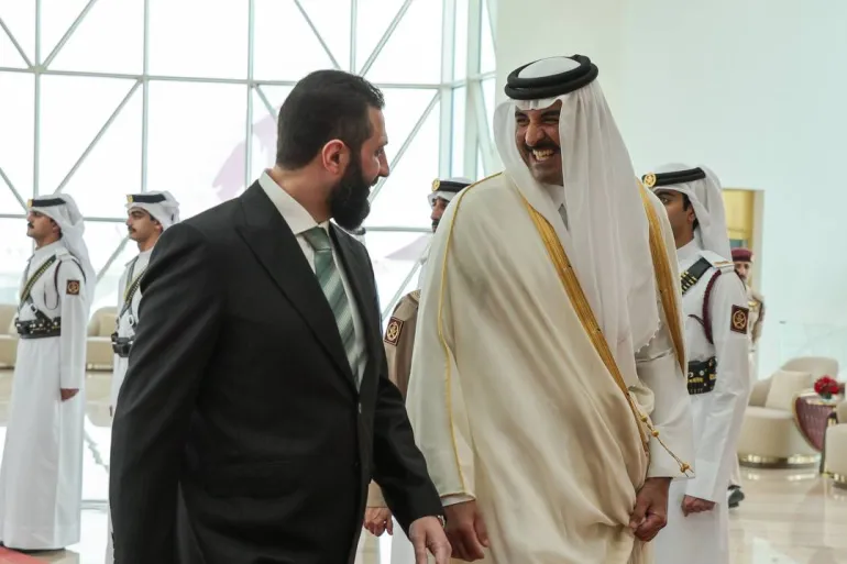 الرئيس السوري يصل إلى قطر لتعزيز العلاقات والتباحث حول  ملف رفع العقوبات