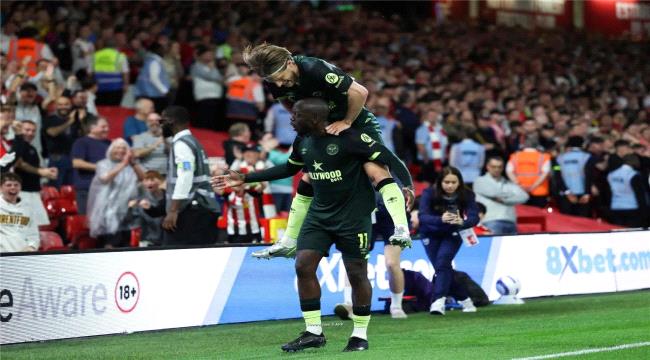 مانشستر يونايتد يتلقى هزيمة مفاجئة أمام برينتفورد في الدوري الإنجليزي