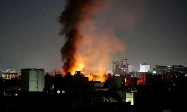 #صنعاء: إصابة 14 شخصًا وتضرر محلات تجارية في غارات أمريكية على شارع الأربعين بسعوان