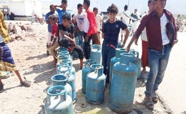 الشركات الإماراتية تحتكر الوقود في سقطرى وارتفاع الأسعار يثير غضب السكان