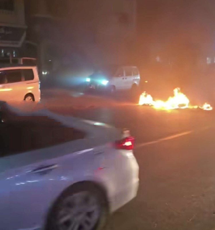 عدن: استمرار الاحتجاجات الغاضبة تنديدًا بأزمة الكهرباء وتدهور الخدمات