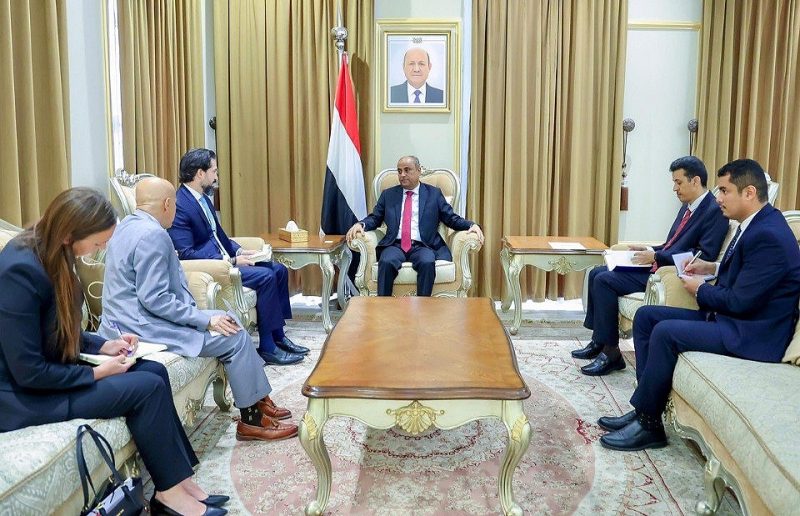 رئيس الوزراء: الحكومة تتطلع إلى استئناف المساعدات الأمريكية لمواجهة الأزمات الاقتصادية والأمنية
