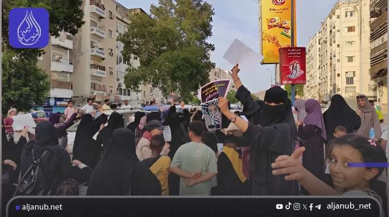 عدن: مظاهرة نسوية حاشدة تطالب بتوفير الكهرباء وتحسين الأوضاع المعيشية المتدهورة