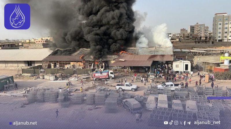 حريق هائل يلتهم ورشاً للحدادة والنجارة في عدن ويخلف أضراراً مادية جسيمة