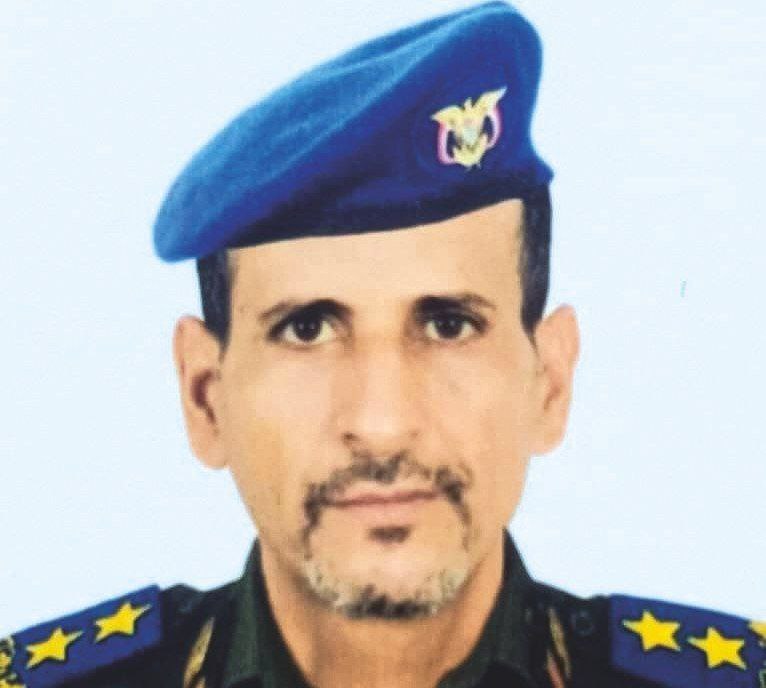 توقيف مدير شرطة خورمكسر وتحويله للتحقيق بعد حادثة عنصرية مع الشاب الشيباني في عدن