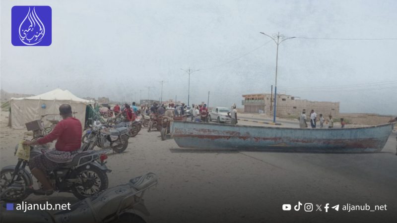 احتجاجات غاضبة في الحامي بحضرموت وقطع الطريق الدولي للمرة الثانية