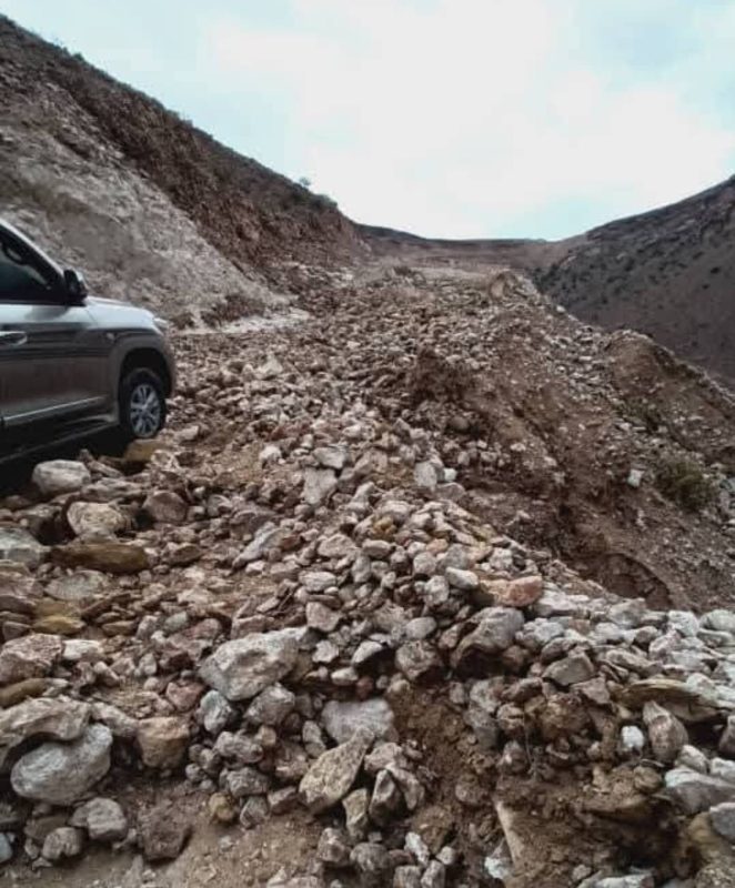 سيول غزيرة تدمر طريق عقبة خفعه في شبوة وتعطل حركة السير بين القرى وعاصمة المحافظة