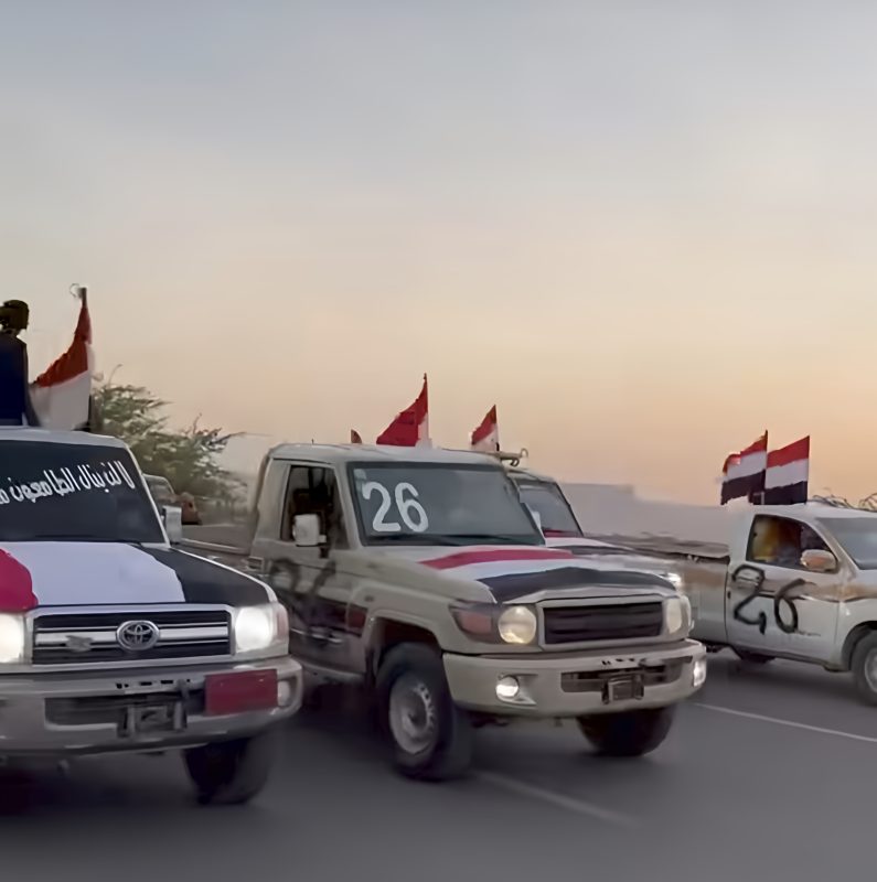 مسيرة حاشدة في سيئون تحيي ذكرى ثورة سبتمبر وسط دعوات للوحدة الوطنية