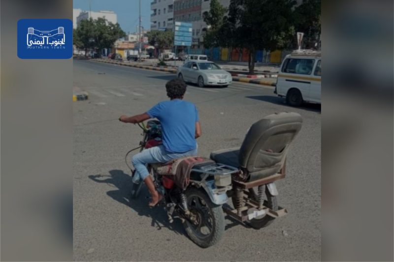 عدن.. شرطة البريقة تصادر 40 دراجة ثلاثية وملاكها يناشدون الإنصاف