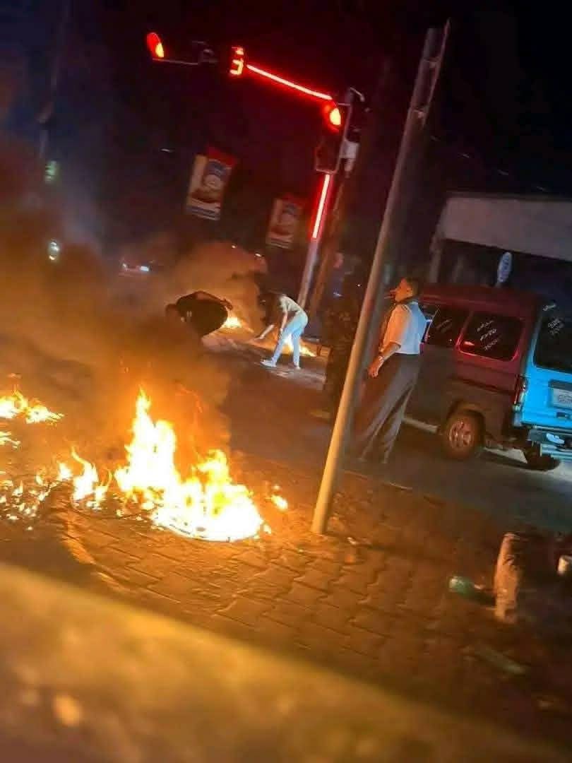 غضب عارم في عدن.. احتجاجات على انقطاع الكهرباء وتدهور الخدمات