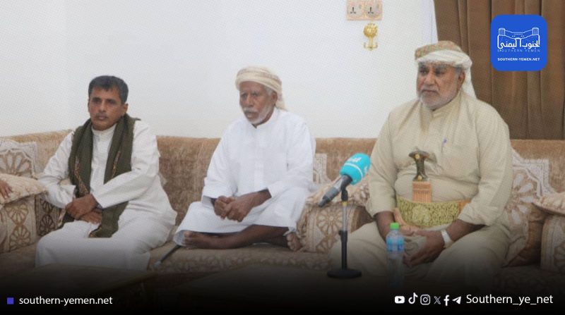 الشيخ الحريزي يجتمع مع شيوخ وقيادات المهرة