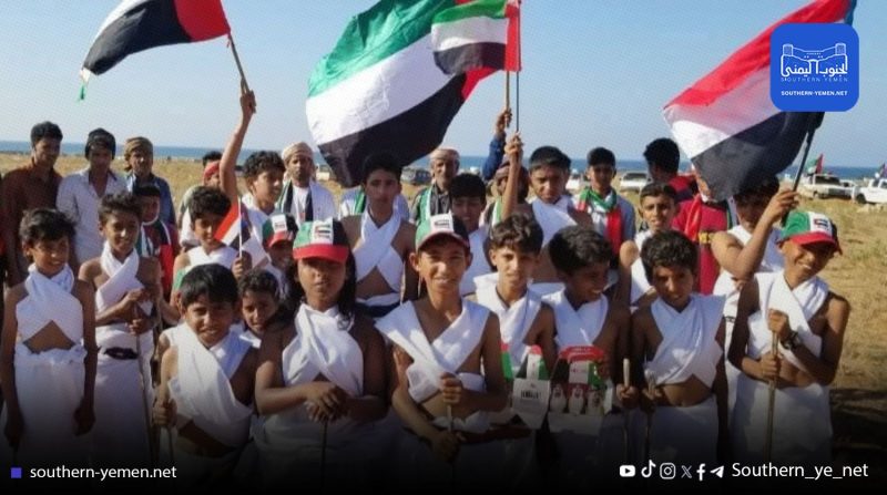 ناشط سقطري يكشف: الإمارات تمول “غزواً ناعماً” في الأرخبيل لطمس الهوية اليمنية