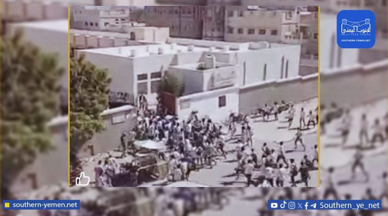 فوضى تعليمية في المكلا… طلاب يقتحمون المدارس ويعتدون على المعلمين