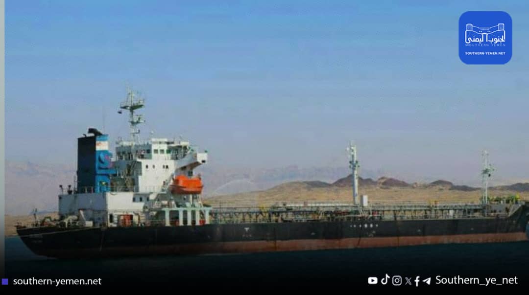 ميناء قناء يواصل استقبال السفن رغم قرار الإغلاق الرسمي من المجلس الرئاسي